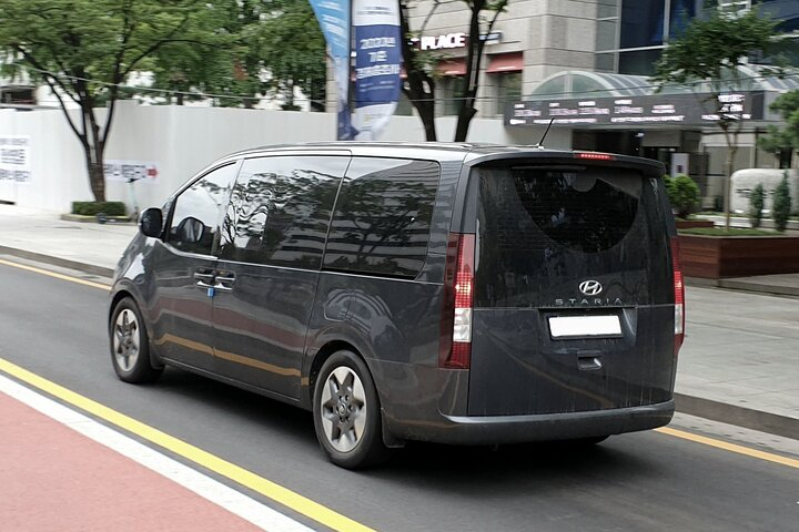 Newark Airport EWR to New York Round Trip Transfer  - Photo 1 of 10